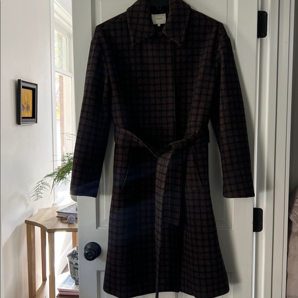 VINCE PLAID PRINT COAT Vince Coat
Black 
Long
Slit Pockets & Button Closure - Picture 4 of 11